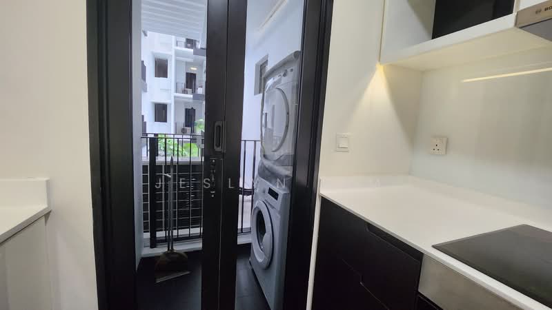 Village @ Pasir Panjang Condominium For Sale at S$ 2,100,000 | PropertyGuru Singapore - Balcony