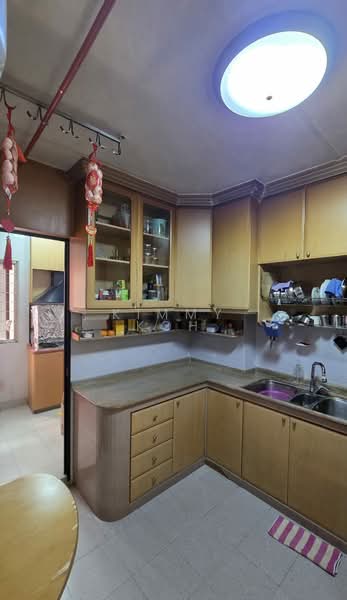 485 Choa Chu Kang Avenue 5 HDB Flat For Sale at S$ 660,000 | PropertyGuru Singapore - Kitchen