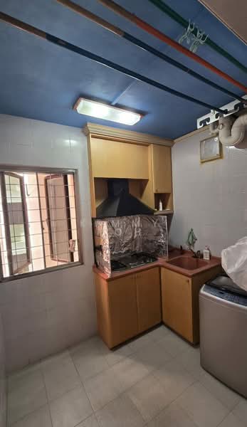 485 Choa Chu Kang Avenue 5 HDB Flat For Sale at S$ 660,000 | PropertyGuru Singapore - Kitchen