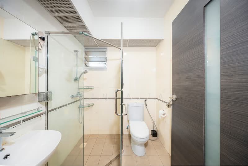 443A Fernvale Road HDB Flat For Sale at S$ 688,000 | PropertyGuru Singapore - Bathroom
