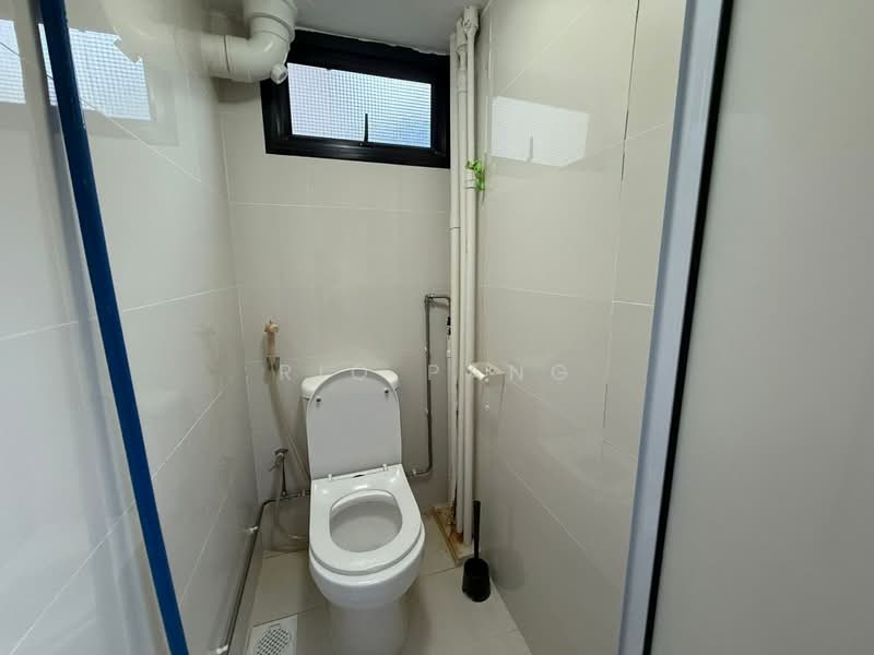 86 Redhill Close, 86 Redhill Close, 2 Bedrooms, 640 sqft, HDB Flat For Rent, by Rio Pang, 500083315 - Bathroom - PropertyGuru.com.sg