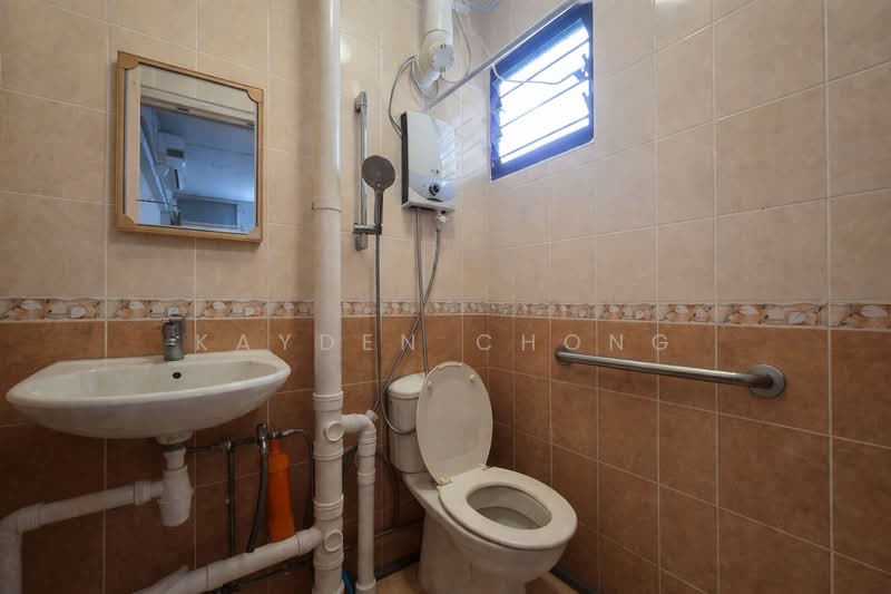 95 Geylang Bahru HDB Flat For Sale at S$ 508,000 | PropertyGuru Singapore - Bathroom