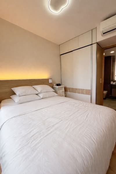 Midwood Condominium For Sale at S$ 1,650,000 | PropertyGuru Singapore - Bedroom