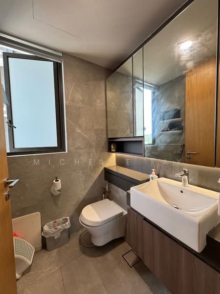 Midwood Condominium For Sale at S$ 1,650,000 | PropertyGuru Singapore - Bathroom