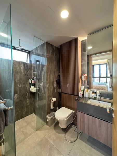 Midwood Condominium For Sale at S$ 1,650,000 | PropertyGuru Singapore - Bathroom