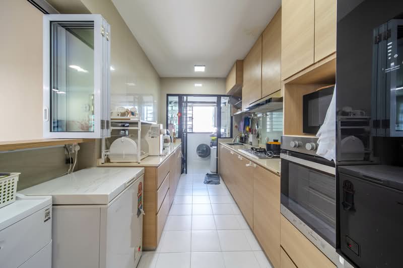 549B Segar Road HDB Flat For Sale at S$ 799,413 | PropertyGuru Singapore - Kitchen