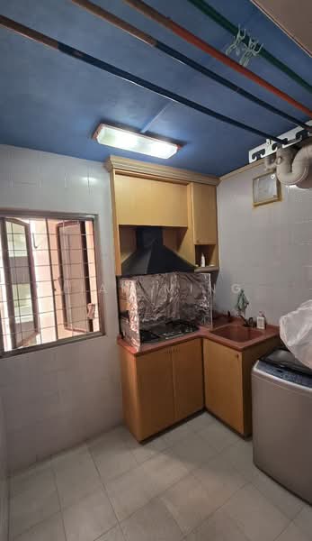 485 Choa Chu Kang Avenue 5 HDB Flat For Sale at S$ 660,000 | PropertyGuru Singapore - Kitchen