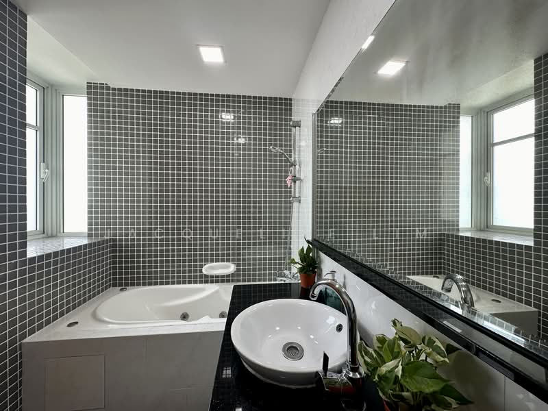 The Jade, 9 Bukit Batok Central Link, 2 Bedrooms, 1,012 sqft, Condominium For Rent, by Jacqueline Lim, 500083360 - Bathroom - PropertyGuru.com.sg