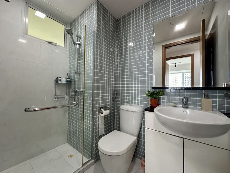 The Jade, 9 Bukit Batok Central Link, 2 Bedrooms, 1,012 sqft, Condominium For Rent, by Jacqueline Lim, 500083360 - Bathroom - PropertyGuru.com.sg