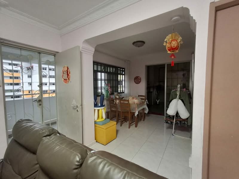 613 Choa Chu Kang Street 62 HDB Flat For Sale at S$ 648,000 | PropertyGuru Singapore - Living Room