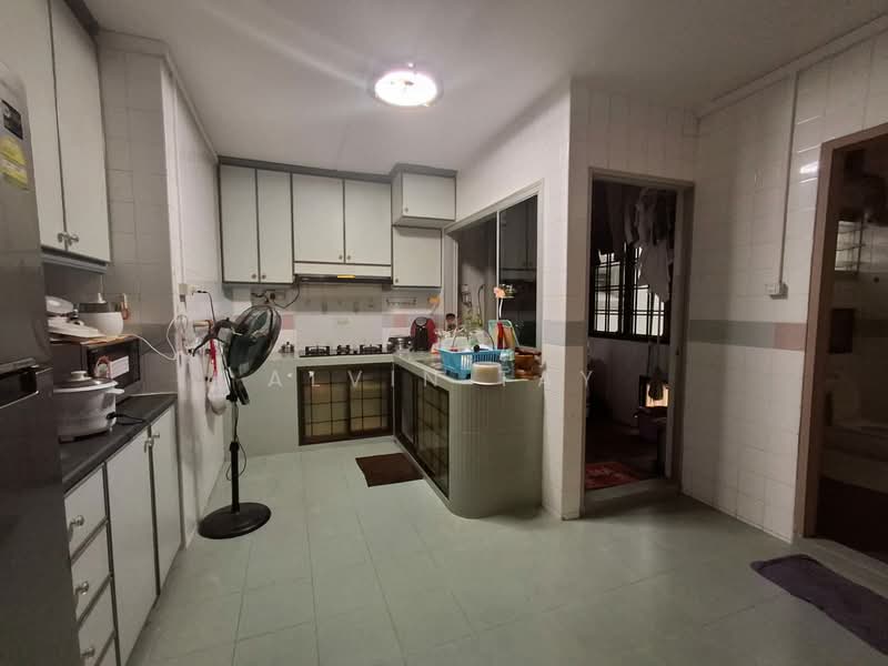 613 Choa Chu Kang Street 62 HDB Flat For Sale at S$ 648,000 | PropertyGuru Singapore - Kitchen