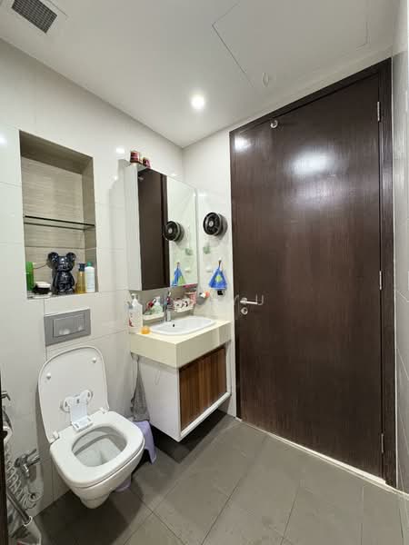 The Water Edge @ Geylang Condominium For Sale at S$ 850,000 | PropertyGuru Singapore - Bathroom