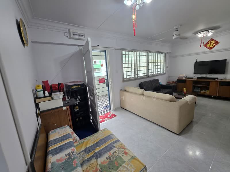 255 Yishun Ring Road HDB Flat For Sale at S$ 499,000 | PropertyGuru Singapore - Living Room