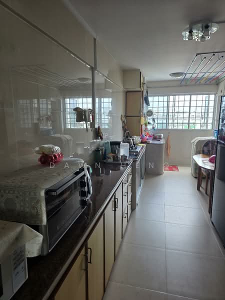 255 Yishun Ring Road HDB Flat For Sale at S$ 499,000 | PropertyGuru Singapore - Kitchen