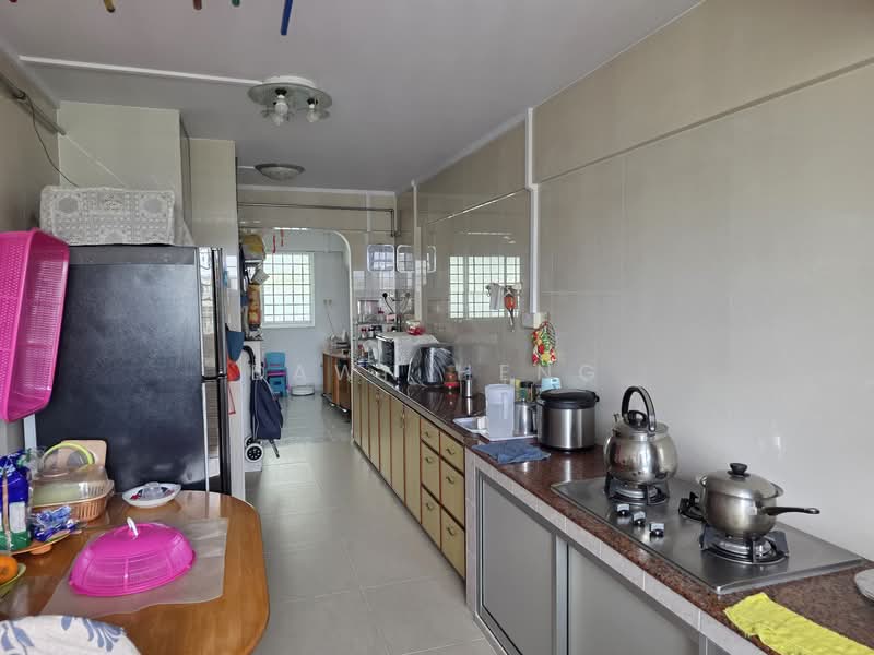 255 Yishun Ring Road HDB Flat For Sale at S$ 499,000 | PropertyGuru Singapore - Kitchen