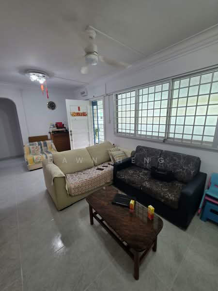 255 Yishun Ring Road HDB Flat For Sale at S$ 499,000 | PropertyGuru Singapore - Living Room