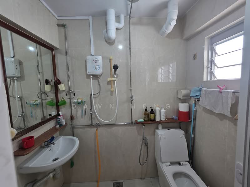 255 Yishun Ring Road HDB Flat For Sale at S$ 499,000 | PropertyGuru Singapore - Bathroom