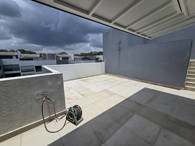 Meadows @ Peirce, 626 Upper Thomson Road, 5 Bedrooms, 3,066 sqft, Condominium For Rent, by Gregory Tan, 500083430 - Exterior roof terrace - PropertyGuru.com.sg