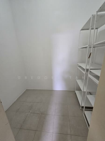 Meadows @ Peirce, 626 Upper Thomson Road, 5 Bedrooms, 3,066 sqft, Condominium For Rent, by Gregory Tan, 500083430 - Utility room - PropertyGuru.com.sg