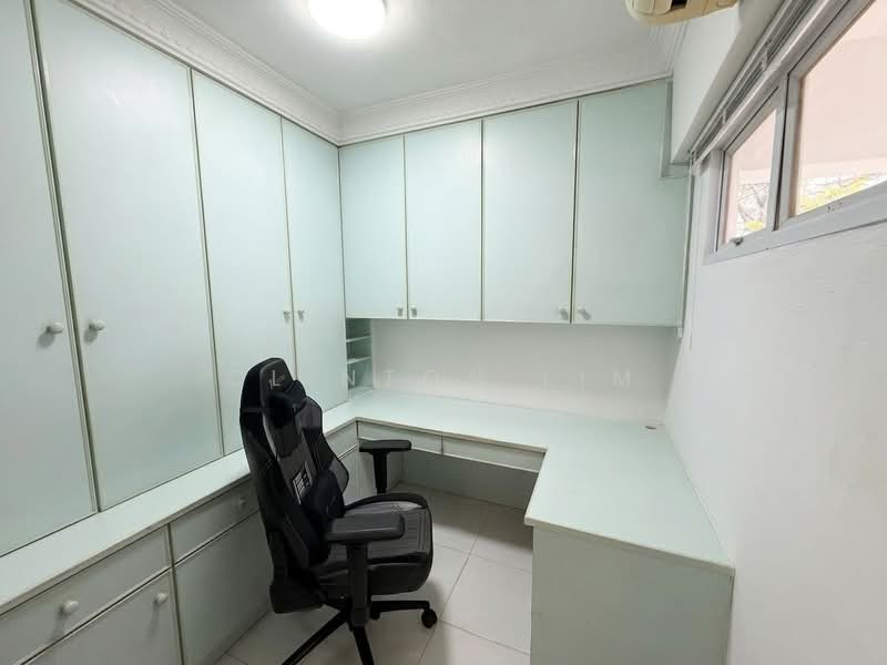222 Bukit Batok East Avenue 3 HDB Flat For Sale at S$ 820,000 | PropertyGuru Singapore - Study