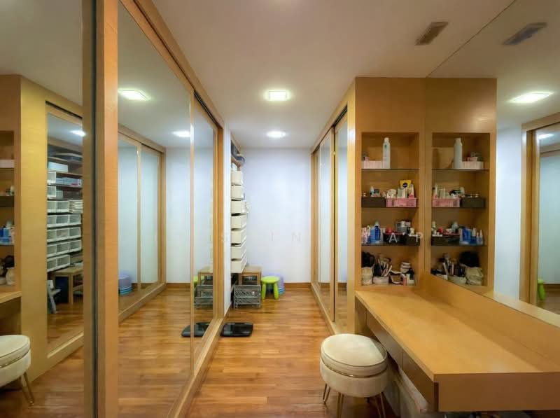 ❤️ Eminence Landed - Serangoon garden - Tai Yuan Garden Semi D for sales, Tai yuan Garden/Tai yuan heights/ serangoon garden, 8 Bedrooms, 7,650 sqft, Semi-Detached House For Sale, by Christine Yap, 500083432 - Walk in Wardrobe  - PropertyGuru.com.sg