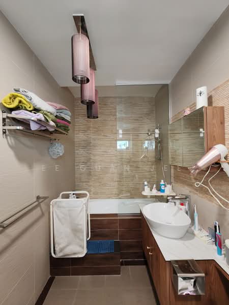 Freehold Semi Detached @ Sin Ming Semi-Detached House For Sale at S$ 6,999,990 | PropertyGuru Singapore - Bathroom