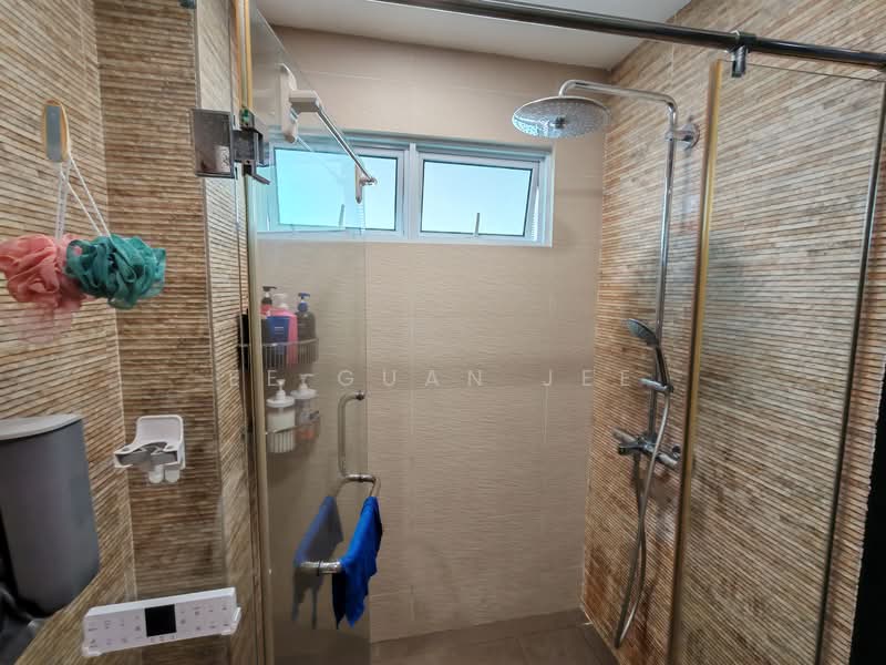 Freehold Semi Detached @ Sin Ming Semi-Detached House For Sale at S$ 6,999,990 | PropertyGuru Singapore - Bathroom