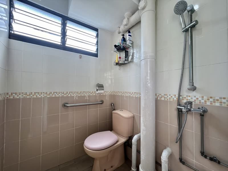 6 Saint George's Lane HDB Flat For Sale at S$ 630,000 | PropertyGuru Singapore - Common Bathroom