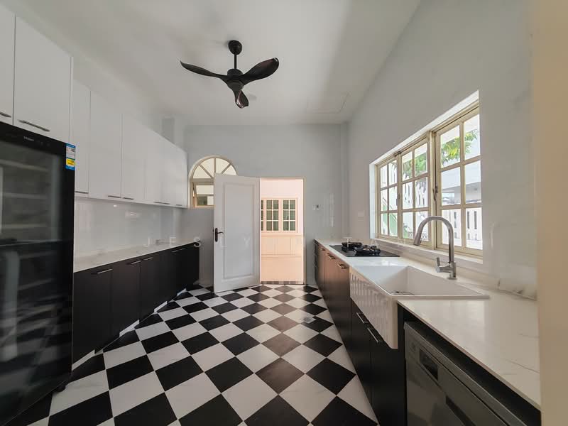 Classic Grand Good Class Bungalow! Old Holland Road Bukit Timah, Old Holland Road Bukit Timah, 6 Bedrooms, 12,000 sqft, Good Class Bungalow For Rent, by Jeslynn Tan, 500083473 - Kitchen - PropertyGuru.com.sg