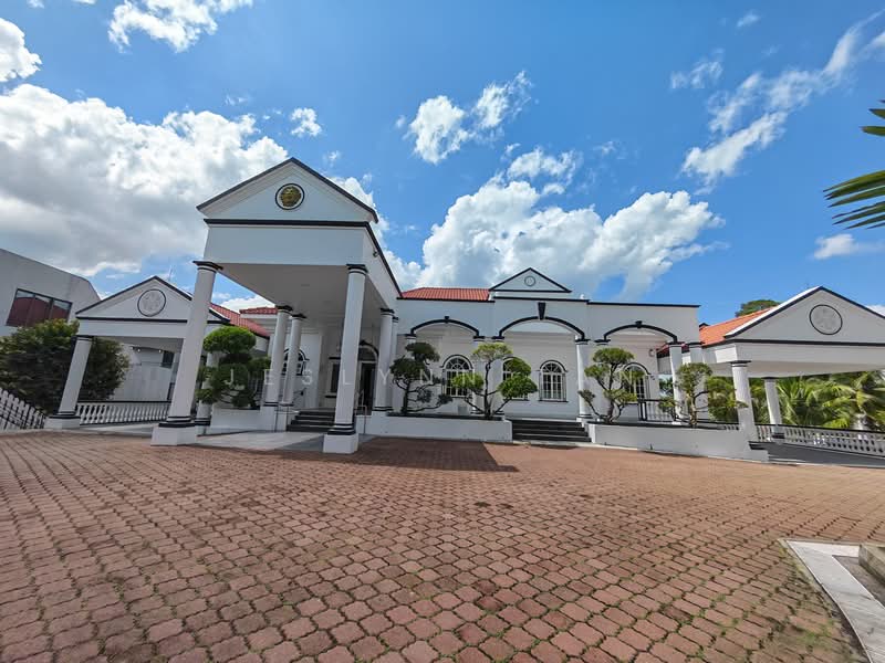 Classic Grand Good Class Bungalow! Old Holland Road Bukit Timah, Old Holland Road Bukit Timah, 6 Bedrooms, 12,000 sqft, Good Class Bungalow For Rent, by Jeslynn Tan, 500083473 - Exterior - PropertyGuru.com.sg