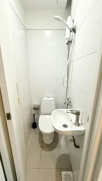 Casa Merah, 50 Tanah Merah Kechil Avenue, Room Rental, 100 sqft, Condominium For Rent, by Erica Tan, 500083476 - Utility Toilet - PropertyGuru.com.sg