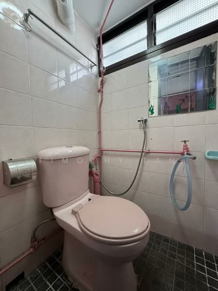 1 Marsiling Drive HDB Flat For Sale at S$ 350,000 | PropertyGuru Singapore - Bathroom
