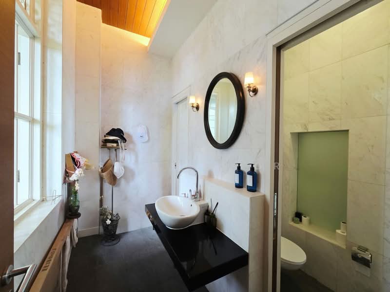 Tg Pagar Rare Conservation Classic 4+2/ Pool Conservation House For Sale at S$ 16,050,000 | PropertyGuru Singapore - Bathroom