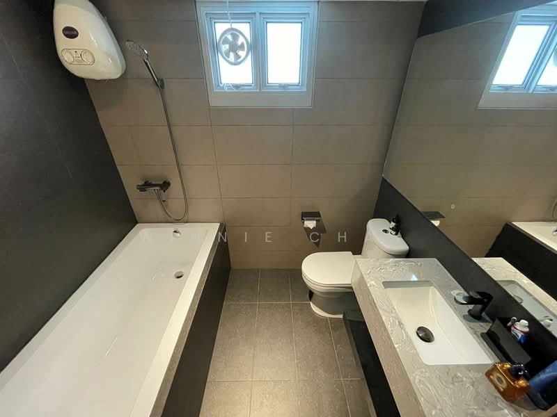 95A Henderson Road HDB Flat For Sale at S$ 1,088,888 | PropertyGuru Singapore - Bathroom