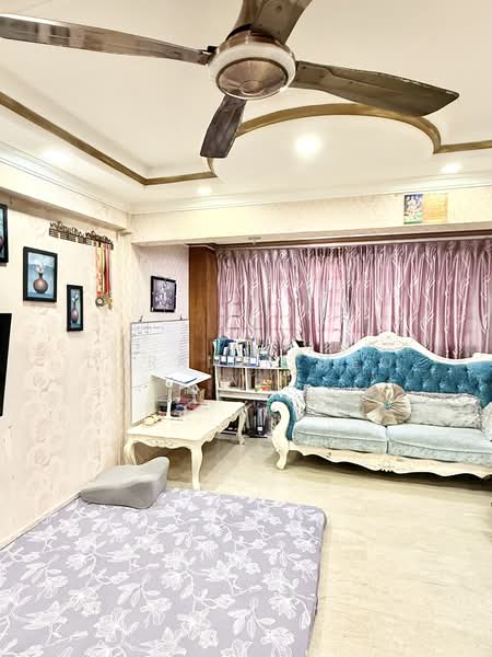 533 Bukit Panjang Ring Road HDB Flat For Sale at S$ 850,000 | PropertyGuru Singapore - Living Room