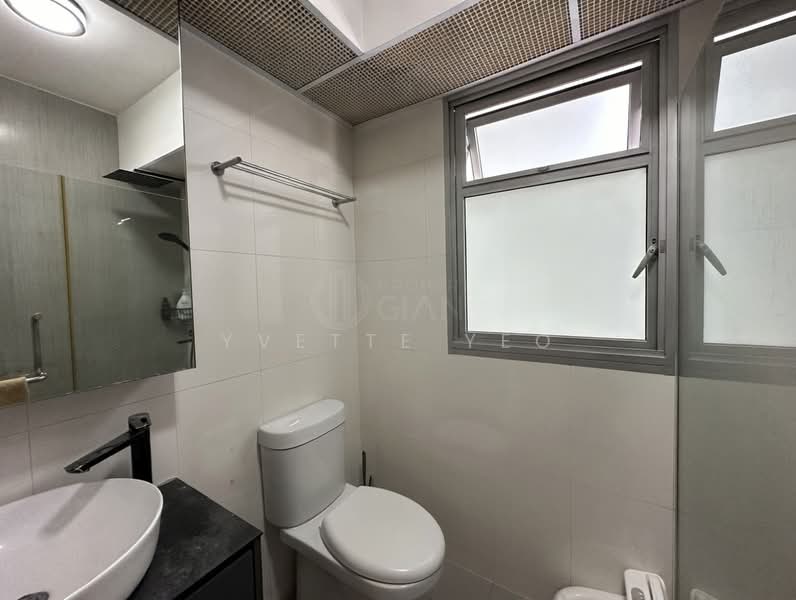 233C Sumang Lane, 233C Sumang Lane, 4 Bedrooms, 1,216 sqft, HDB Flat For Sale, by Yvette Yeo 杨丽颖, 500083578 - Master Bathroom - PropertyGuru.com.sg