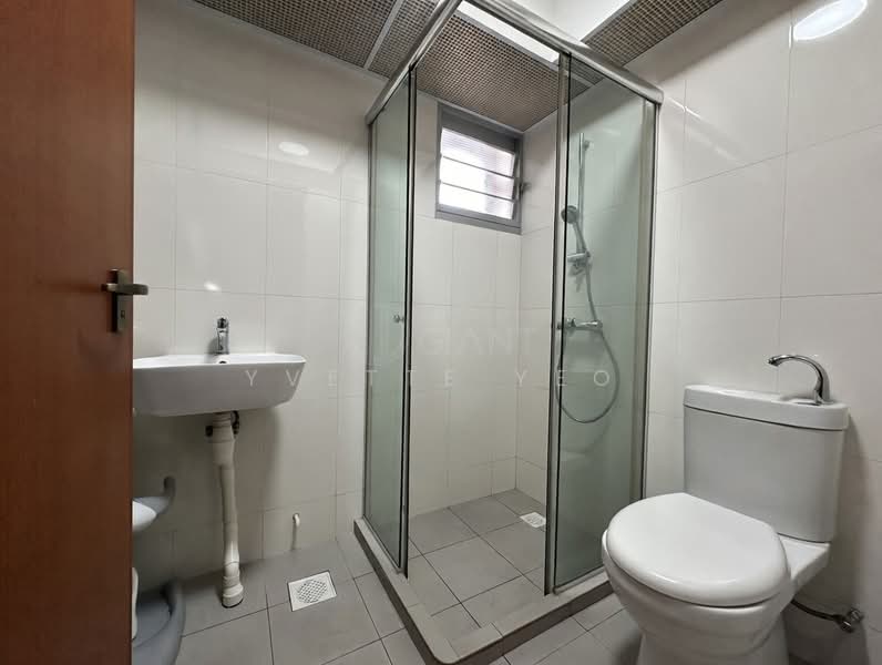 233C Sumang Lane, 233C Sumang Lane, 4 Bedrooms, 1,216 sqft, HDB Flat For Sale, by Yvette Yeo 杨丽颖, 500083578 - Common Bathroom - PropertyGuru.com.sg