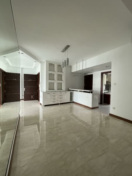 Hillington Green Condominium For Sale at S$ 3,200,000 | PropertyGuru Singapore - Interior