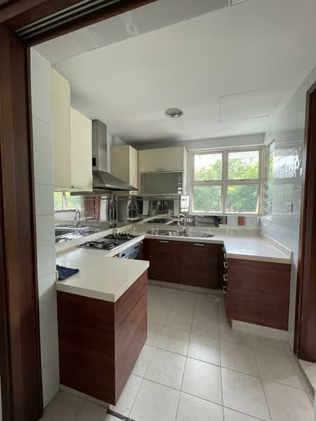 Hillington Green Condominium For Sale at S$ 3,200,000 | PropertyGuru Singapore - Kitchen