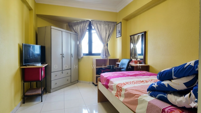 681B Woodlands Drive 62 HDB Flat For Sale at S$ 680,000 | PropertyGuru Singapore - Bedroom 3