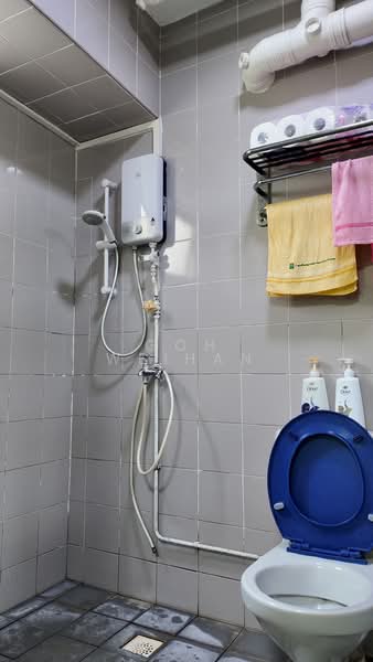 681B Woodlands Drive 62 HDB Flat For Sale at S$ 680,000 | PropertyGuru Singapore - Bathroom