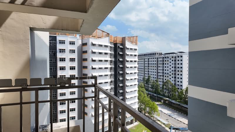 681B Woodlands Drive 62 HDB Flat For Sale at S$ 680,000 | PropertyGuru Singapore - Service yard views