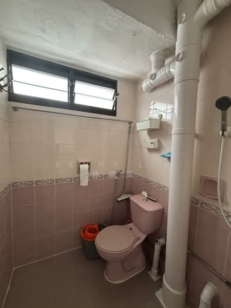 256 Ang Mo Kio Avenue 4, 256 Ang Mo Kio Avenue 4, 3 Bedrooms, 920 sqft, HDB Flat For Rent, by Benny Lim 林明辉, 500083600 - Bathroom - PropertyGuru.com.sg