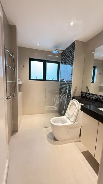 Bukit Timah 3 Sty Townhouse, , 4 Bedrooms, 2,900 sqft, Corner Terrace For Rent, by Alexs Chua, 500083602 - Bathroom 1 - PropertyGuru.com.sg