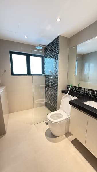 Bukit Timah 3 Sty Townhouse, , 4 Bedrooms, 2,900 sqft, Corner Terrace For Rent, by Alexs Chua, 500083602 - Bathroom 3 - PropertyGuru.com.sg