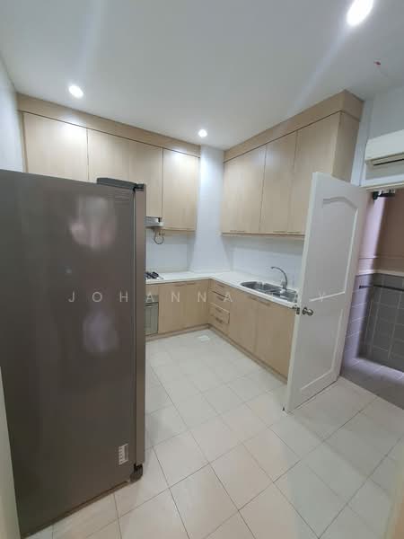 Leonie Condotel, 2 Leonie Hill Road, 2 Bedrooms, 861 sqft, Condominium For Rent, by Johanna Tay, 500083616 - Kitchen - PropertyGuru.com.sg