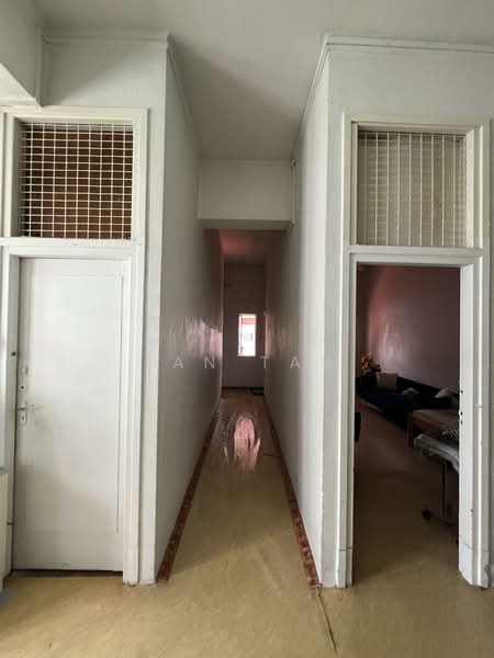 76 Guan Chuan Street Walk-up Apartment For Sale at S$ 1,888,888 | PropertyGuru Singapore - Corridor 2