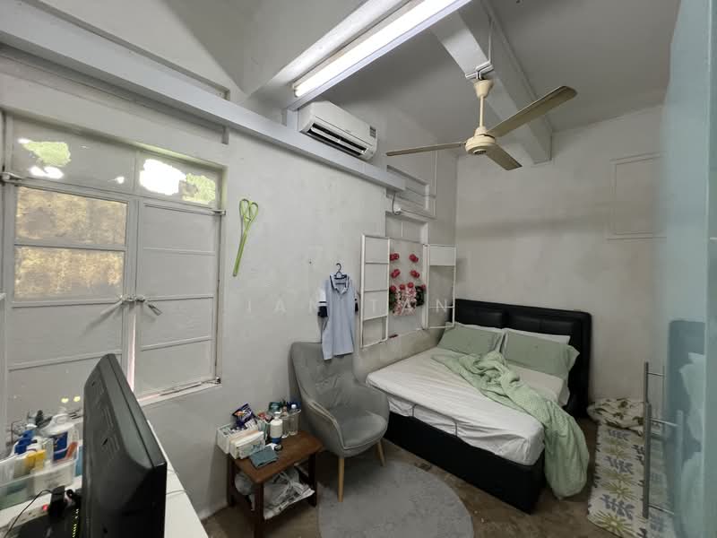 76 Guan Chuan Street Walk-up Apartment For Sale at S$ 1,888,888 | PropertyGuru Singapore - Bedroom 3