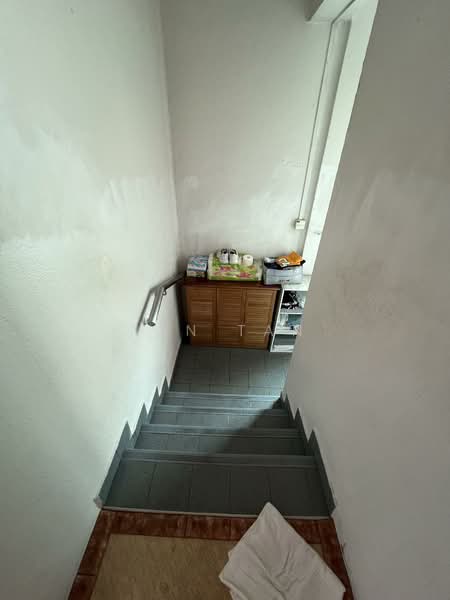 76 Guan Chuan Street Walk-up Apartment For Sale at S$ 1,888,888 | PropertyGuru Singapore - Stairway to Backyard