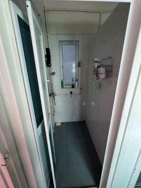 76 Guan Chuan Street Walk-up Apartment For Sale at S$ 1,888,888 | PropertyGuru Singapore - Bathroom